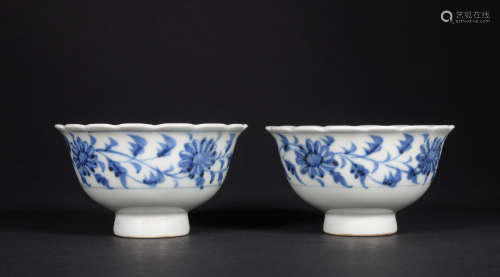 A pair of blue and white 'floral' cup