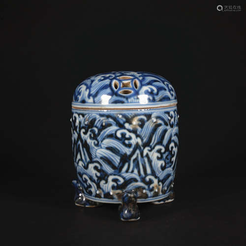 A blue and white 'seawater' jar and cover