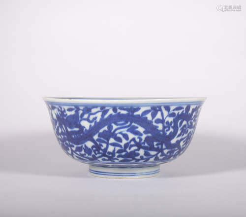 A blue and white 'dragon' bowl