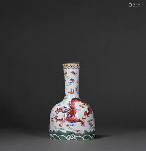 A Wu cai 'dragon' vase