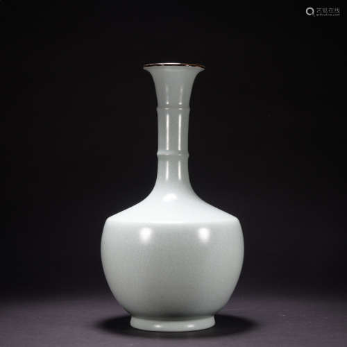 A officer glazed vase