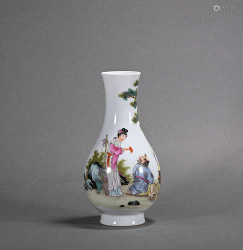 A Wu cai 'figure' vase