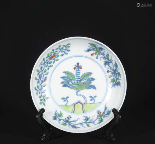 A Wu cai 'floral' dish