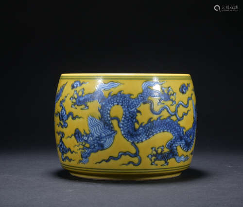 A yellow-ground and blue glazed 'dragon' jar and cover