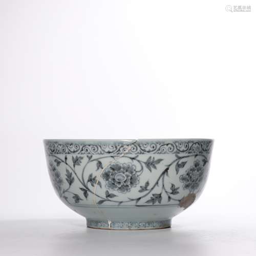 A blue and white 'floral' bowl