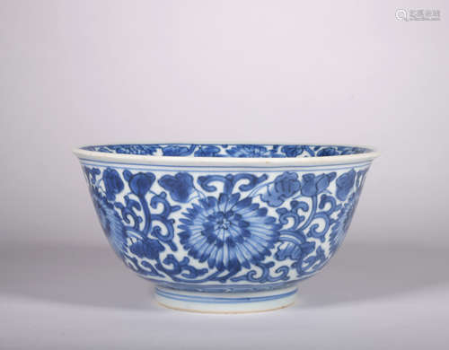 A blue and white 'floral' bowl