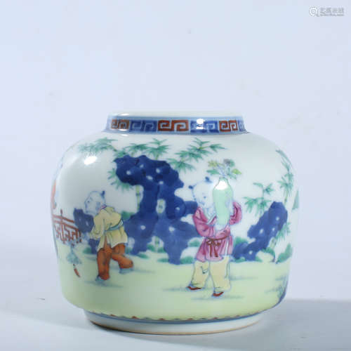 Qianlong bucket colored jar in the Qing dynasty