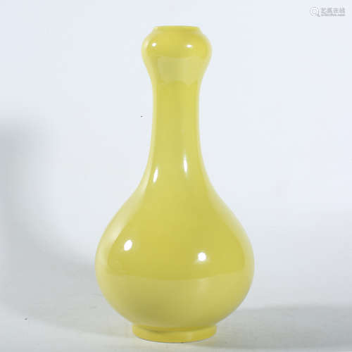 Yellow-glazed Garlic Vase of Yongzheng Period, Qing Dynasty