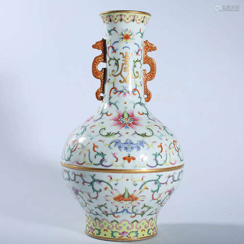 Qing Jiaqing famille rose gold vase