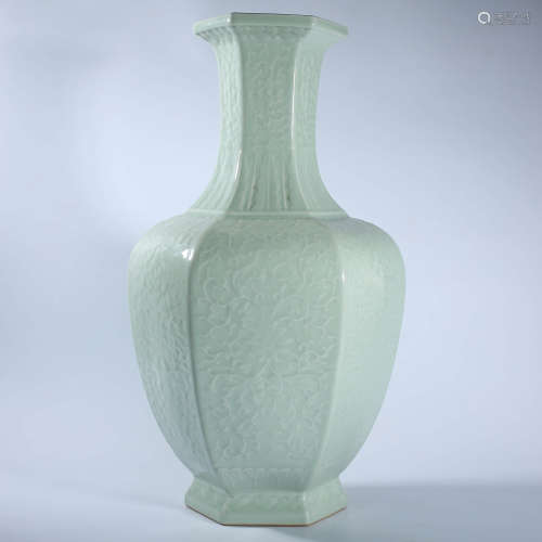 Qianlong Bean Celadon Glazed Hexagonal Vase, Qianlong Period...