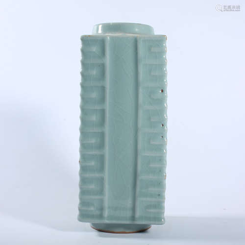 Qing Dynasty Qianlong Bean Celadon-glazed Cong-style Vase