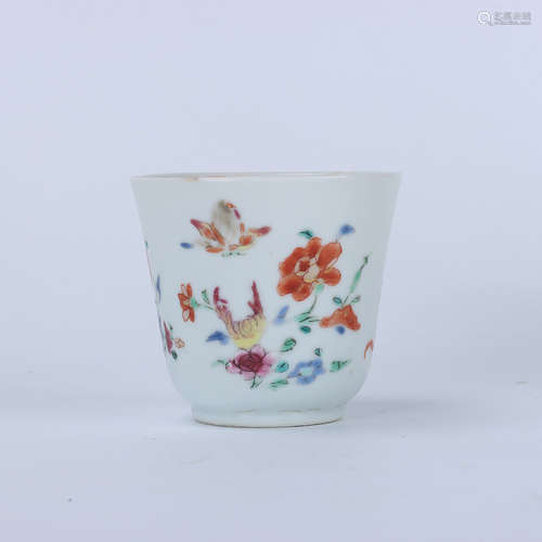 Qianlong famille rose cup with folded branches and flower pa...