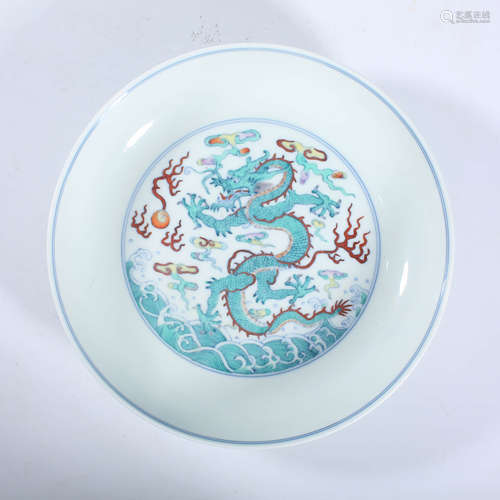 A red dragon-patterned plate with douch-color alum in the Yo...