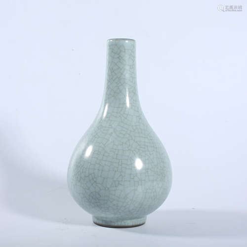 Qing Dynasty Qianlong Imitation Ge-glazed Gallbladder Vase