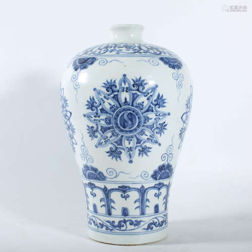 Qing Kangxi blue and white plum vase