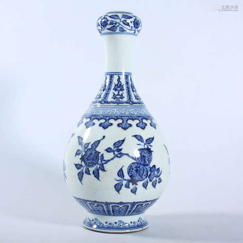 Qing Dynasty Yongzheng Blue and White Sanduo Garlic Bottle