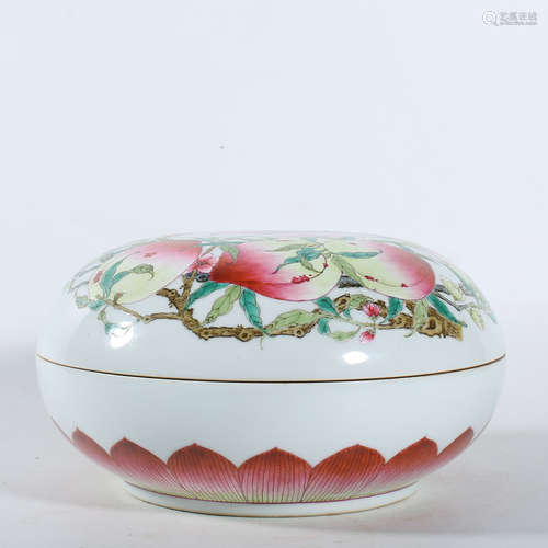 Qing Yongzheng famille rose lid box