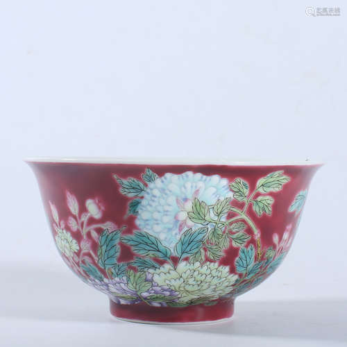 Qing Kangxi red-glazed famille rose flower bowl