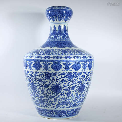 Qing Dynasty Qianlong Blue and White Garlic Vase