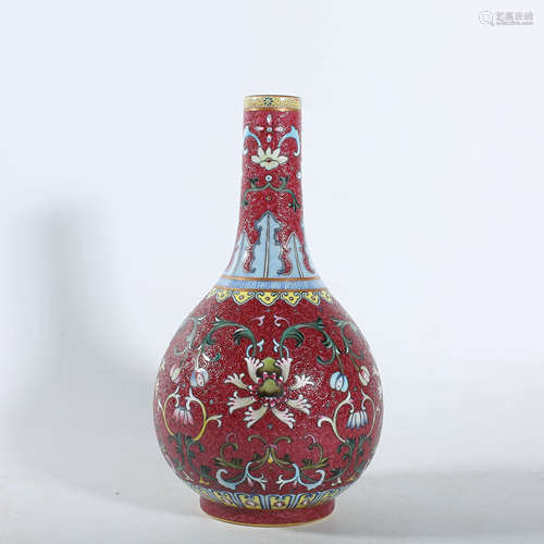 Qianlong famille rose gall bottle in the Qing Dynasty