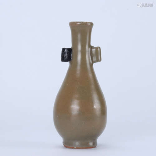 Early Ming Dynasty Longquan Kiln Celadon-Glazed Guan Er Vase