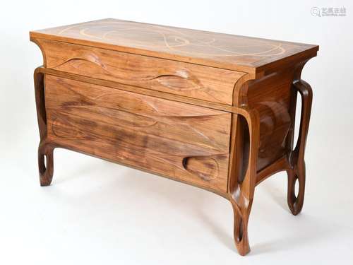 Vincent GONZALEZ (1928-2019) Commode en bois sculpté, platea...