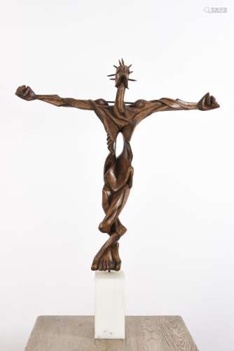 Vincent GONZALEZ (1928-2019) Christ en chêne, socle en résin...