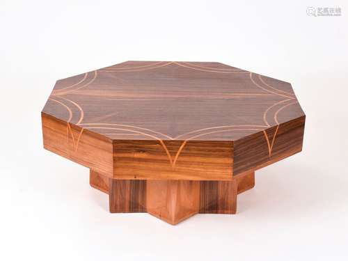 Vincent GONZALEZ (1928-2019) Table basse en bois à plateau o...