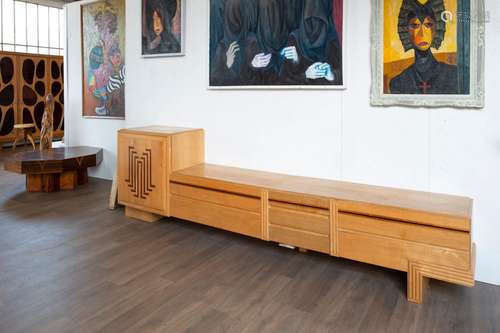 Vincent GONZALEZ (1928-2019) Longue enfilade en bois sculpté