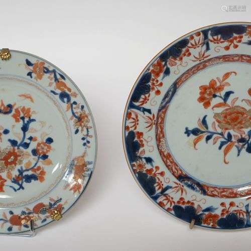 CHINE, XVIIIe-XIXe. ASSIETTE et PLAT en porcelaine de type I...