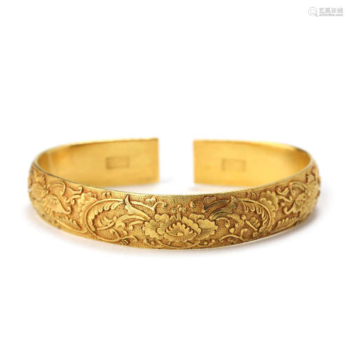 An Engraved Gold Peony Bangle