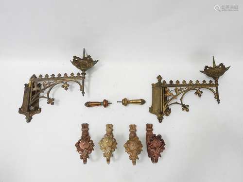 Lot de bronzes d'ameublement : suite de quatre appliques sty...