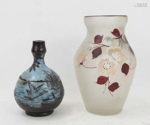 LOT de deux vases dont l'un en patte de verre à décor de can...