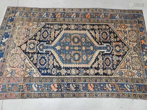 TAPIS en laine HAMADAN. 130x205cm. Usures