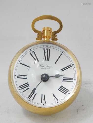 HOUR LAVIGNE. Pendule loupe à chiffres romains en verre et l...