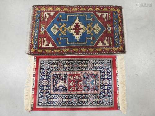 2 TAPIS en laine. 60x90 - 54x100cm