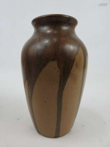 Léon POINTU (1879-1942). Vase balustre en grès à coulures ma...