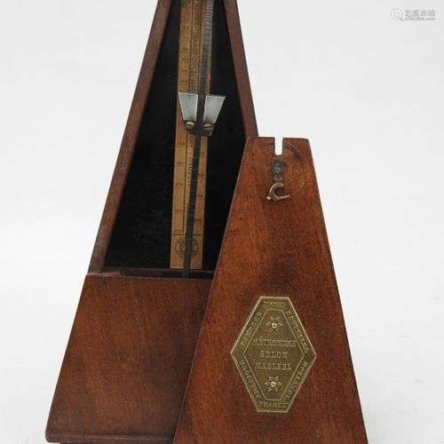 METRONOME selon Maelzel. H : 22cm