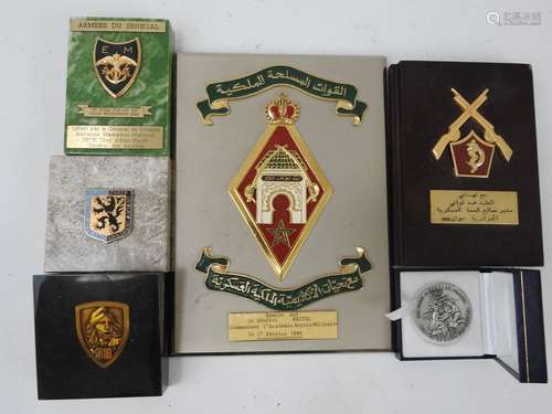 SIX PLAQUES ou médaille d'honneurs / militaires