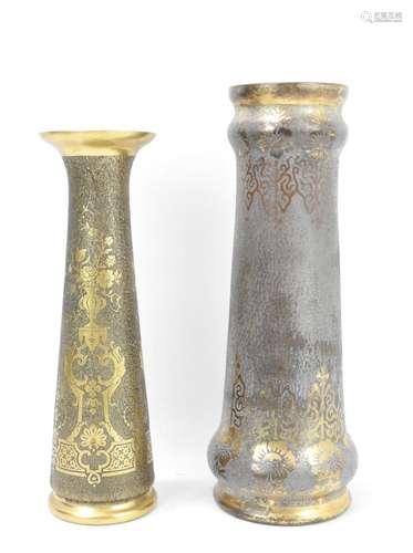 Léon Ledru (1855-1926) : DEUX VASES en verre bleu recouvert ...