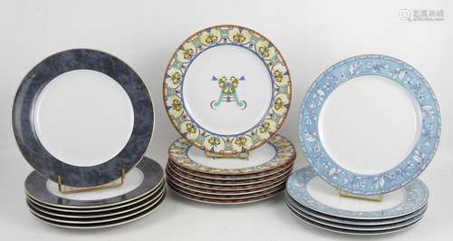 Philippe DESHOULIERES (LIMOGES) - 8 assiettes en porcelaine,...