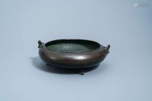 A Japanese bronze tripod 'frog' handle censer, Edo, 17th/18t...