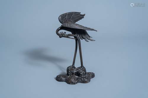 A Japanese bronze model of a crane, Edo, 18th C.