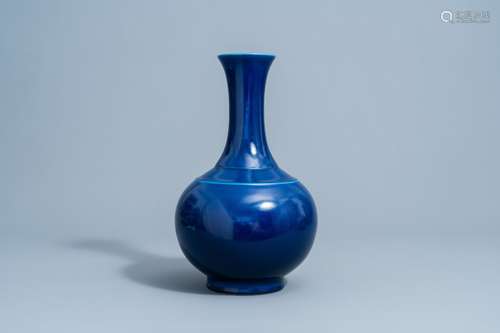 A Chinese monochrome blue bottle vase, Guangxu mark, 19th/20...