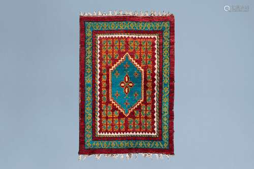 An Algerian woolen berber carpet with Crux, El-Oued, 20th C.