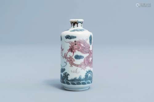 A Chinese blue, white and underglaze red 'dragons' snuff bot...