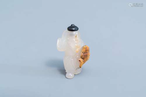 A Chinese agate fisherman snuff bottle, 19th/20th C.