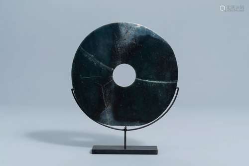 A Chinese green jade bi disc, 19th/20th C.