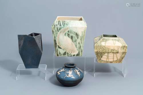 A varied collection of Dutch studio pottery, a.o. Fontein, 2...