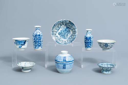 A varied collection of Chinese blue and white porcelain, 19t...